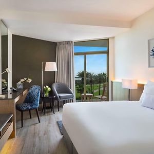 Resort Room Balcony Beach Access & Shuttle to Shopping Malls